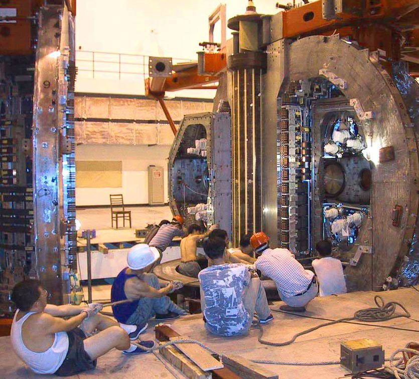 Wiederaufbau von ASDEX &ndash; hier des Magnetsystems &ndash; in Chengdu.